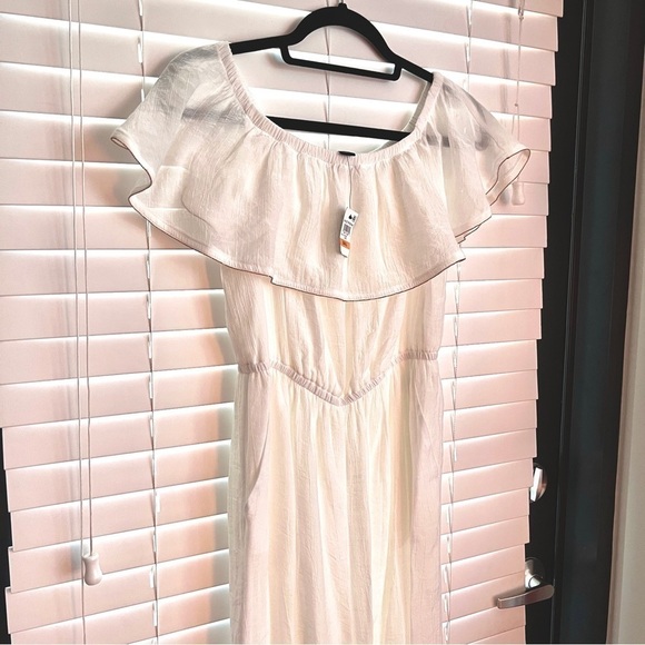 Thalia Sodi Pants - Beautiful Thalia Sodi  White off Shoulder Pant Suit!